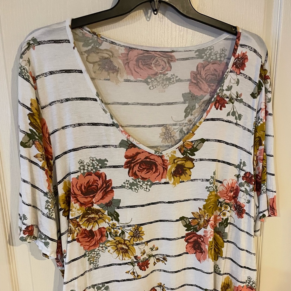 Floral Scoop Neck Tee